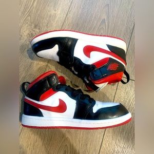 Jordan 1 Mid